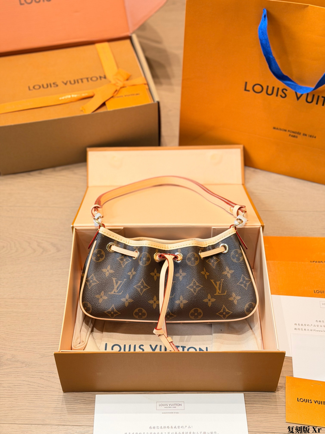 LV Monogram Handbag Monogram Canvas Cowhide Leather 184